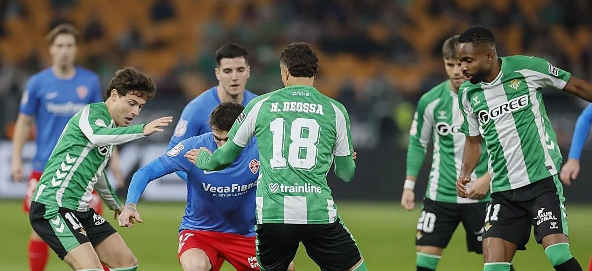 Primera victoria de Pellegrini en 2026: el Betis le remonta al Elche de Dituro y avanza en la Copa del Rey - La Tercera