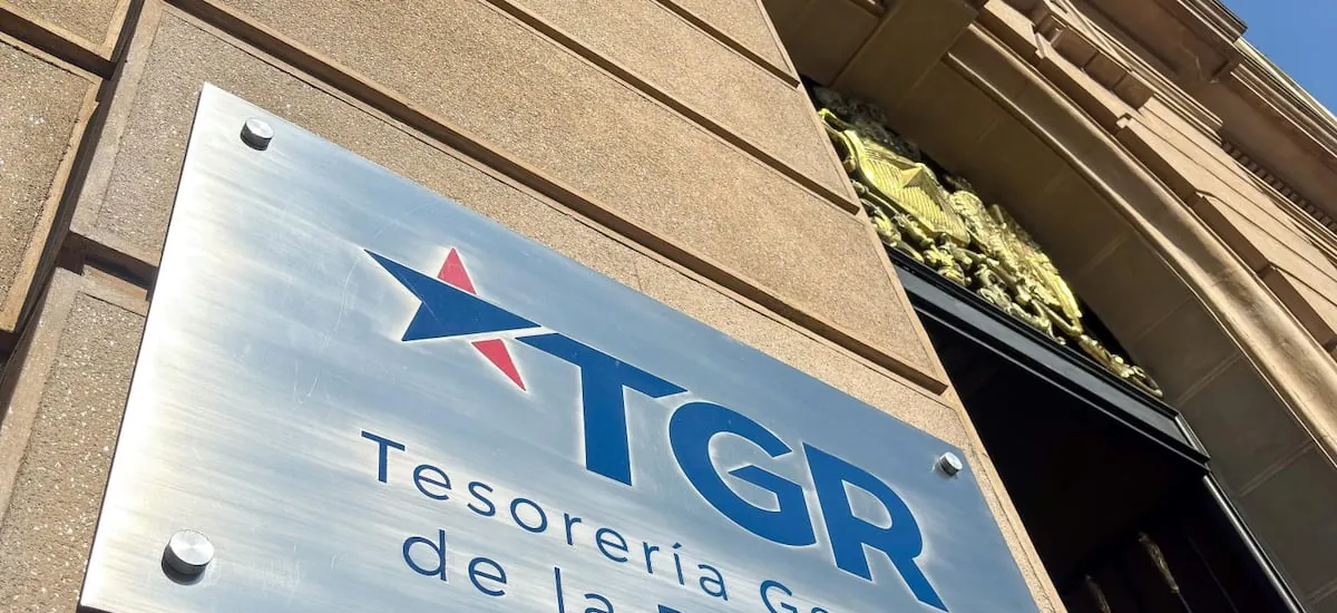TGR informa que comenzó embargo de bienes raíces a deudores del CAE en tres regiones del país