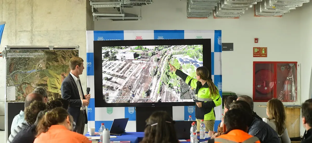 Las Condes realiza primera Mesa Asesora de Riesgo y Desastre Comunal para avanzar en medidas de prevención tras aluvión
