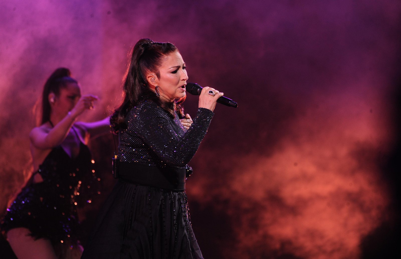 Gloria Estefan abre Viña 2026 con un espectáculo de clásicos que emocionó e hizo bailar al “Monstruo”