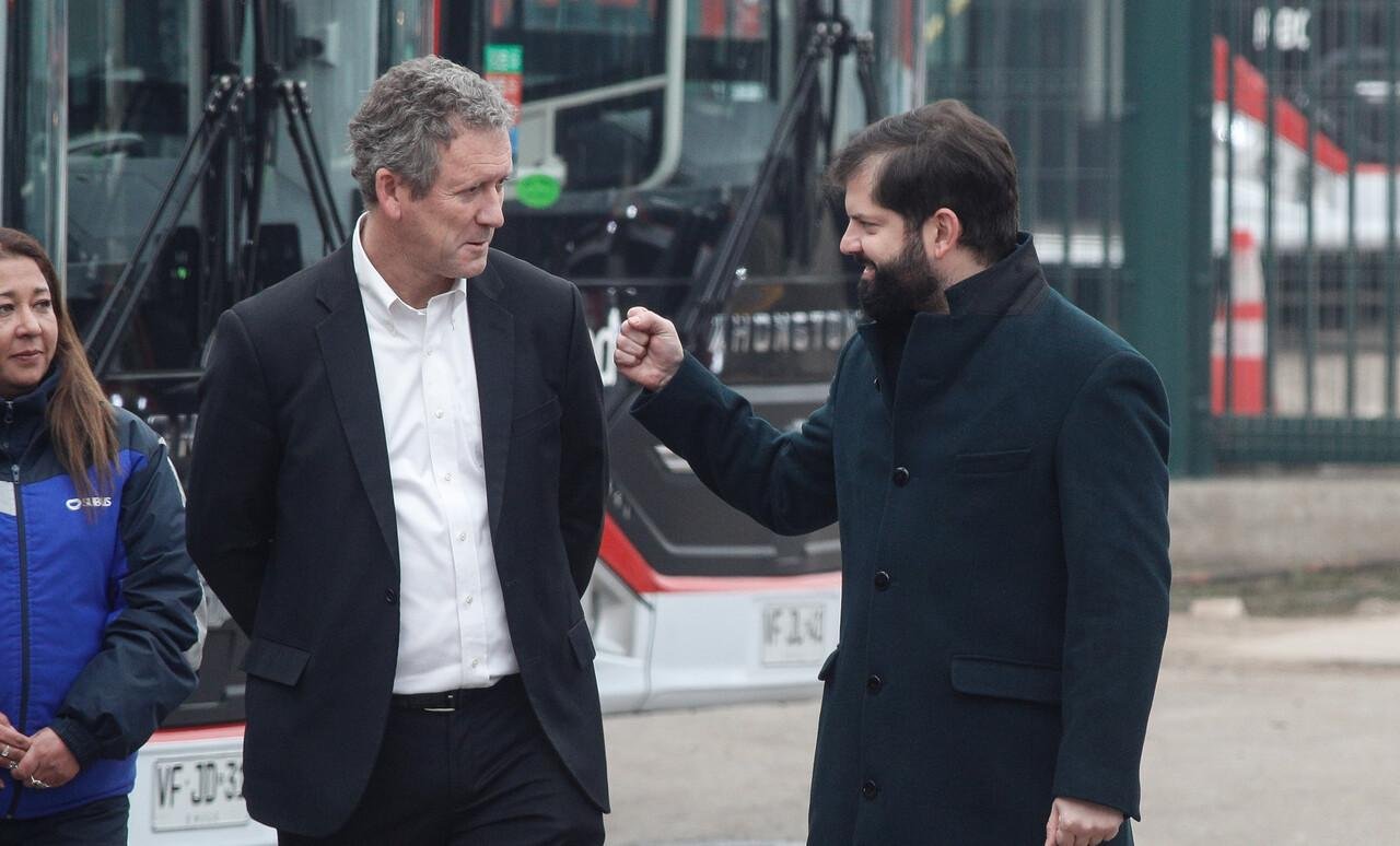 Revelan que ministro Muñoz le informó al Presidente Boric sobre firma de concesión de cable submarino