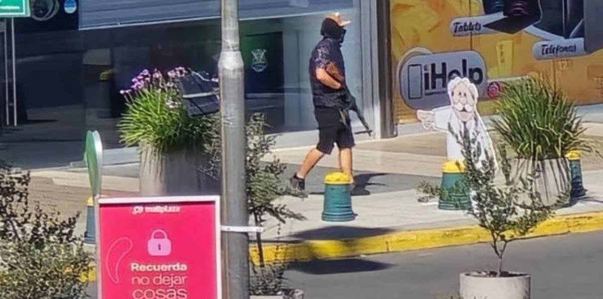 Delincuentes asaltaron con un fusil tienda de teléfonos en el Mall Plaza Norte