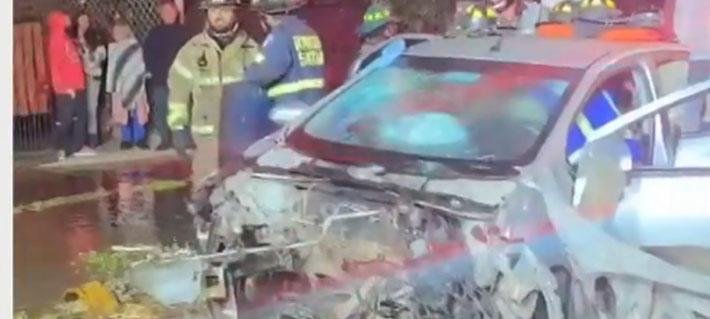 Conductor protagoniza choque de "alta energía" tras escapar de carabineros