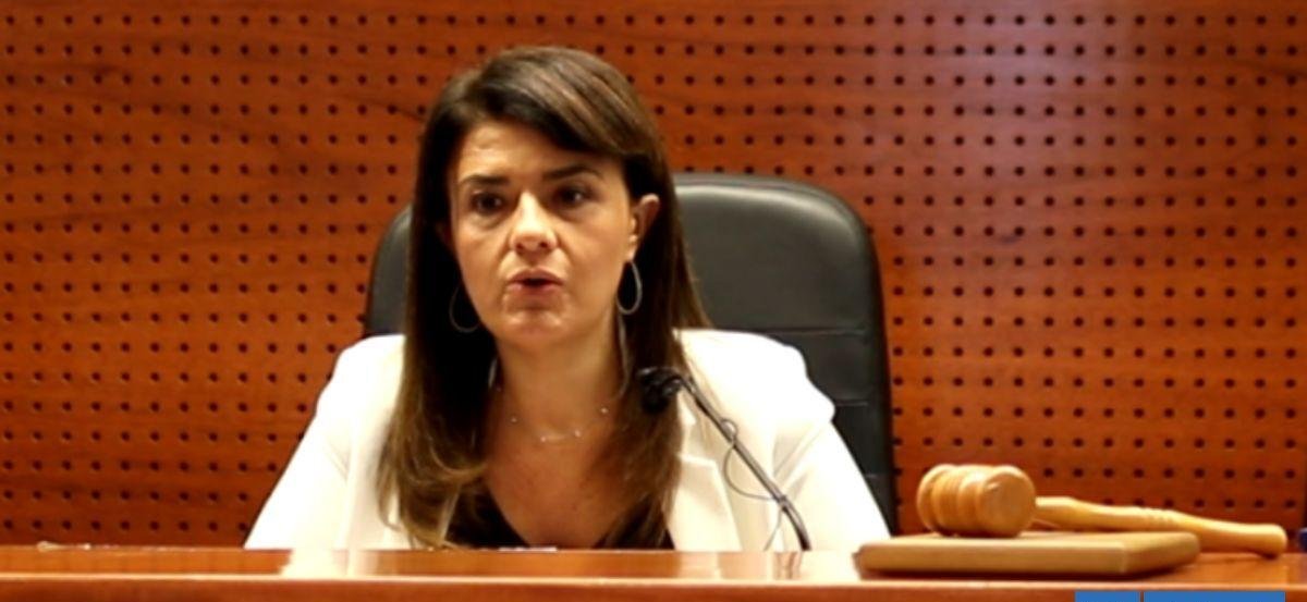 Corte de Santiago acoge querella de capítulos contra exministra Sabaj: podría ser formalizada