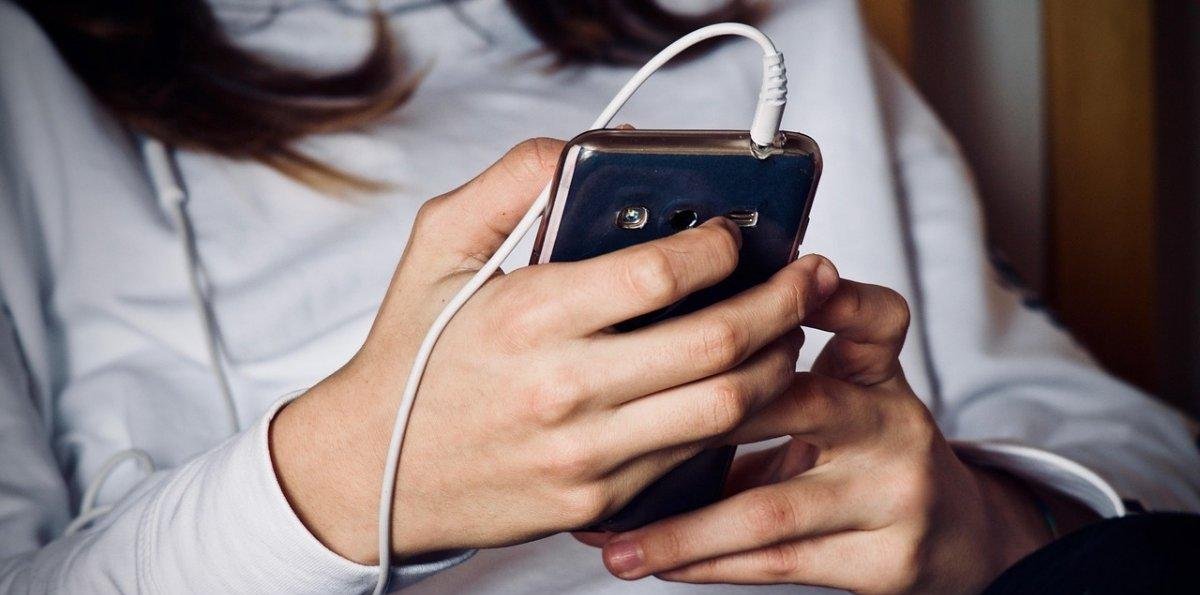 España también se suma: Prohibirá a los menores de 16 años acceder a redes sociales