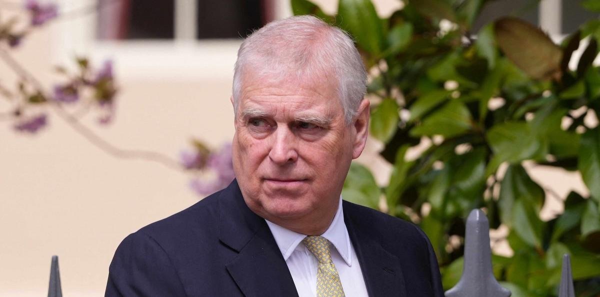 Expríncipe Andrés sale de la comisaría tras su arresto en el Reino Unido: "Fue liberado bajo investigación"