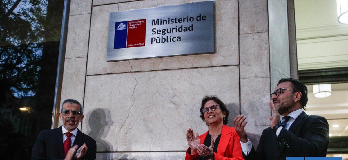 Oposición acusa amarre por exjefes que ganaron cargos de planta en Subsecretaría de Seguridad Pública