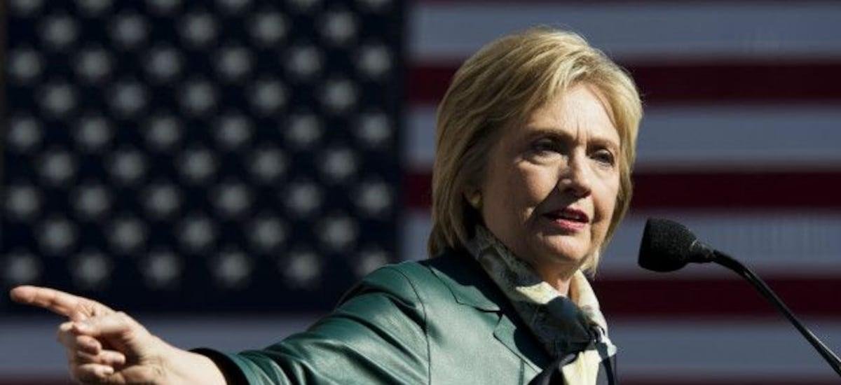 Hillary Clinton afirma haber sido consultada por OVNIs y el “Pizzagate” en su comparecencia ante el Congreso sobre Epstein - La Tercera