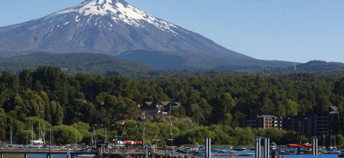 Adolescente de 17 años muere ahogado en Lago Villarrica: nadaba en playa no apta para baño