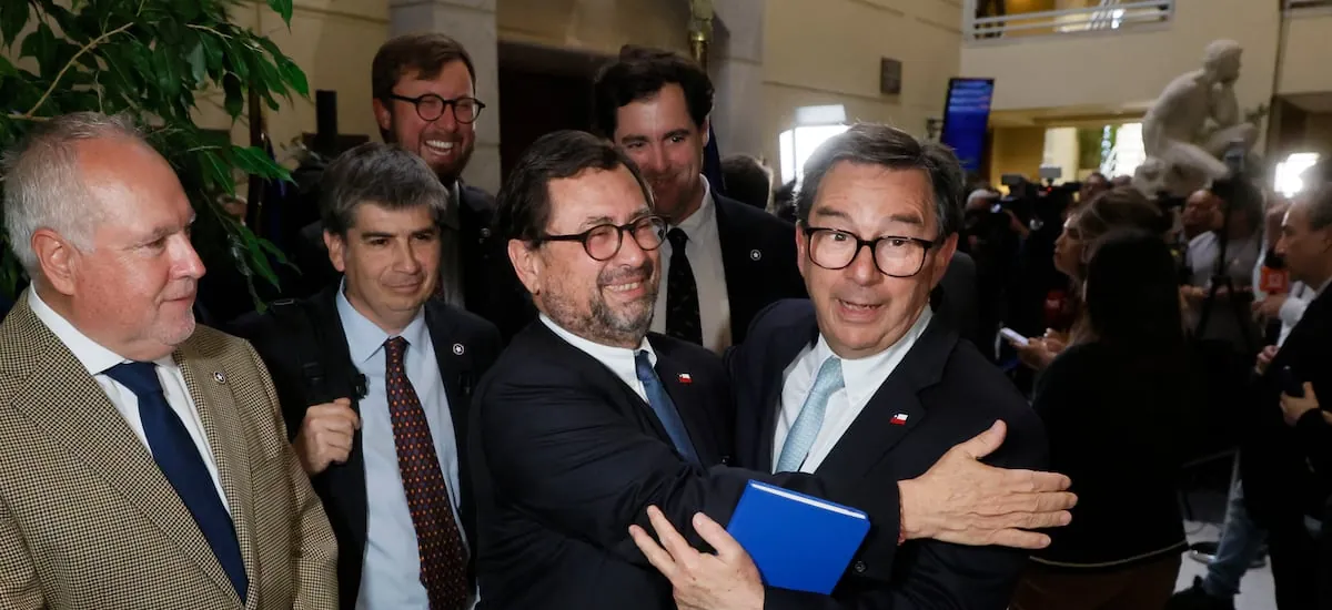 Barros reinstala controversia por Malvinas y Pérez Mackenna reafirma postura histórica de Chile