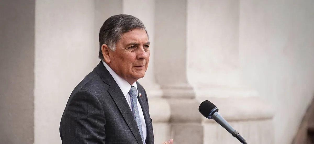 Gobierno reconoce “error” en contratación de estudiante de primer año de periodismo por $1,9 millones y abre investigación