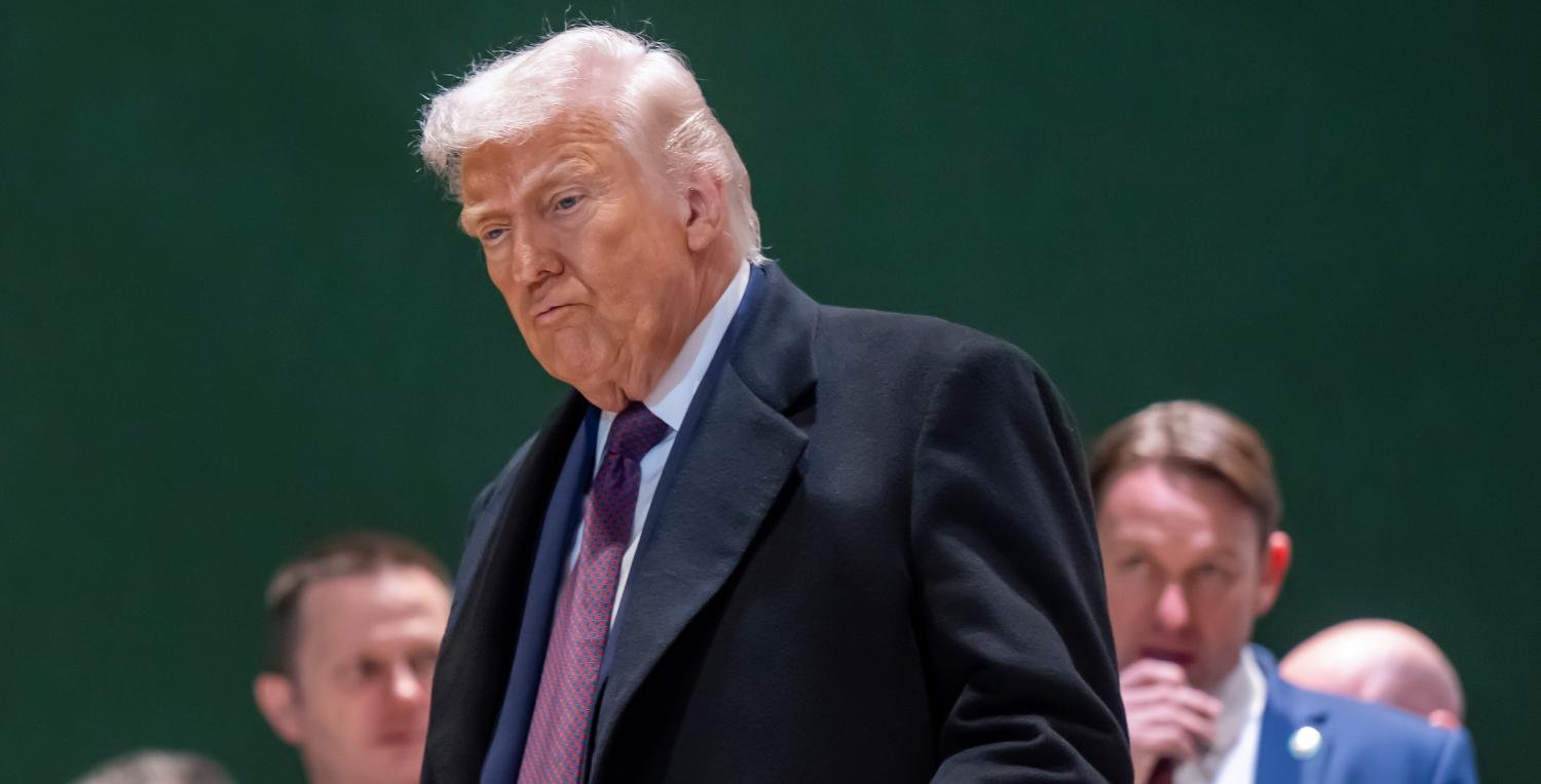 Jeque de Emiratos invierte 500 millones en criptoempresa de la familia Trump antes de la investidura, según investigación