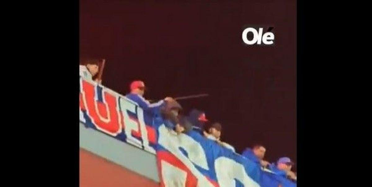 "Es una locura lo que está pasando": Periodista argentino relató qué pasó con la barra de la U