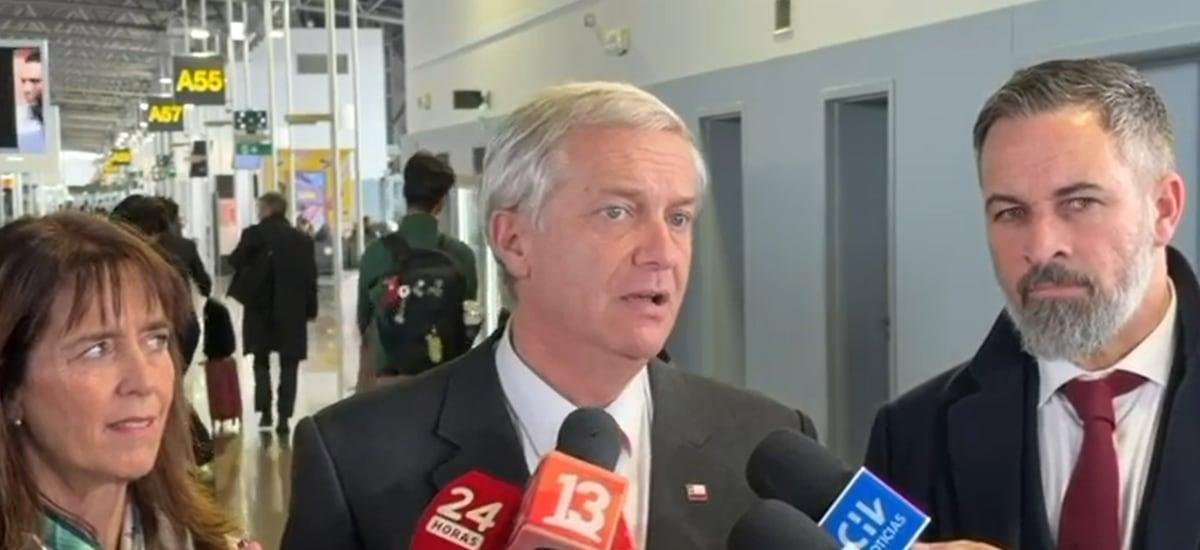 Kast llega a Bruselas y se reúne con líder del partido VOX: también alista encuentros con Viktor Orbán y Giorgia Meloni