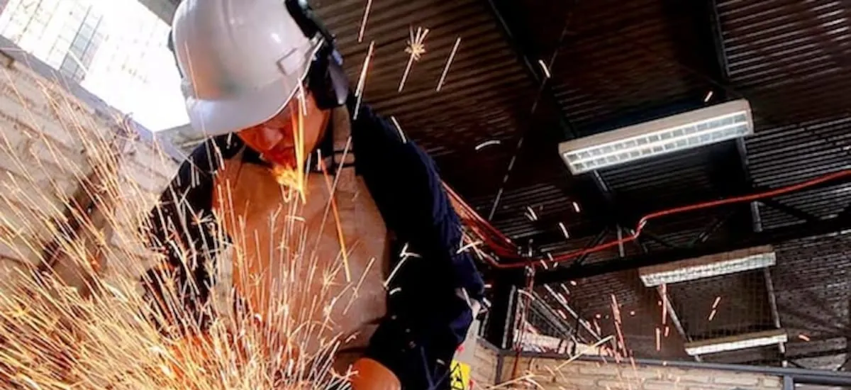 Economía chilena retrocede 1% en agosto y mercado alerta que PIB de 2026 pueda terminar con una contracción