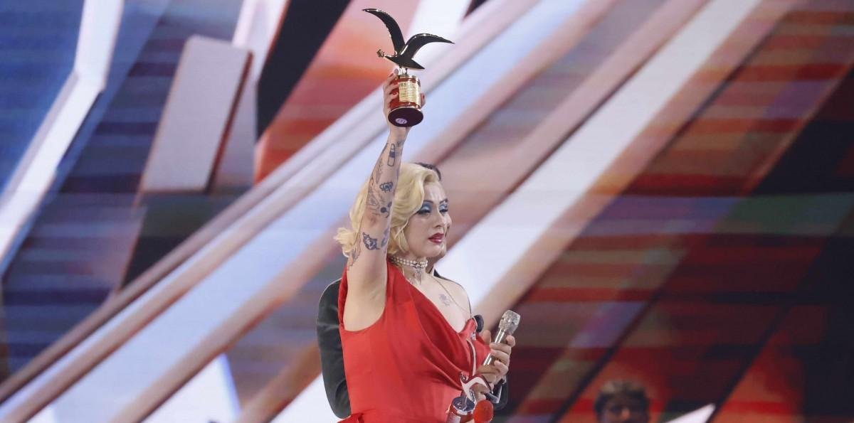 Mon Laferte recibe las Gaviotas de Plata y Oro en medio de una ovación del público en Viña 2026