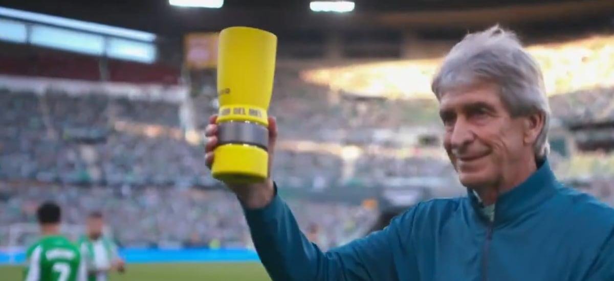 El emotivo reconocimiento a Manuel Pellegrini en la previa del derbi entre Betis y Sevilla