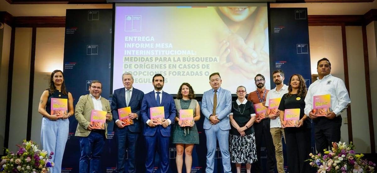 Banco de huellas genéticas y más recursos: las propuestas de la mesa de trabajo al gobierno por adopciones irregulares