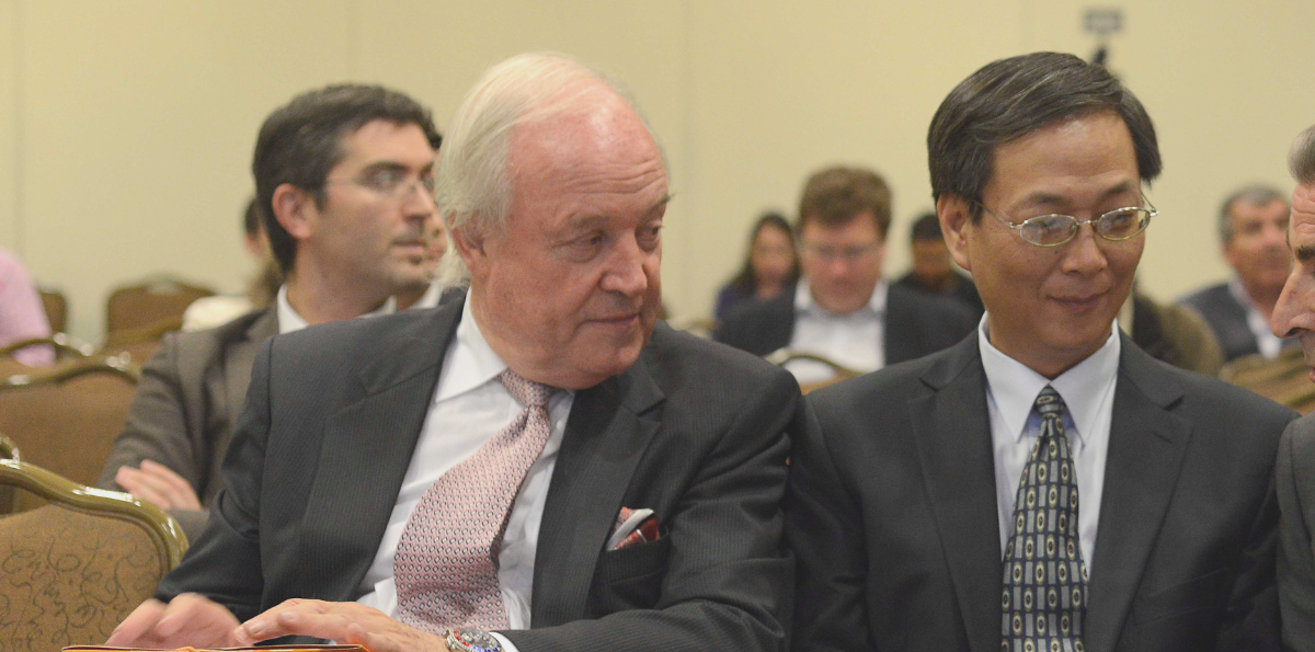 Ex embajador en China: “EE.UU. quiere mantener un monopolio sobre las comunicaciones”