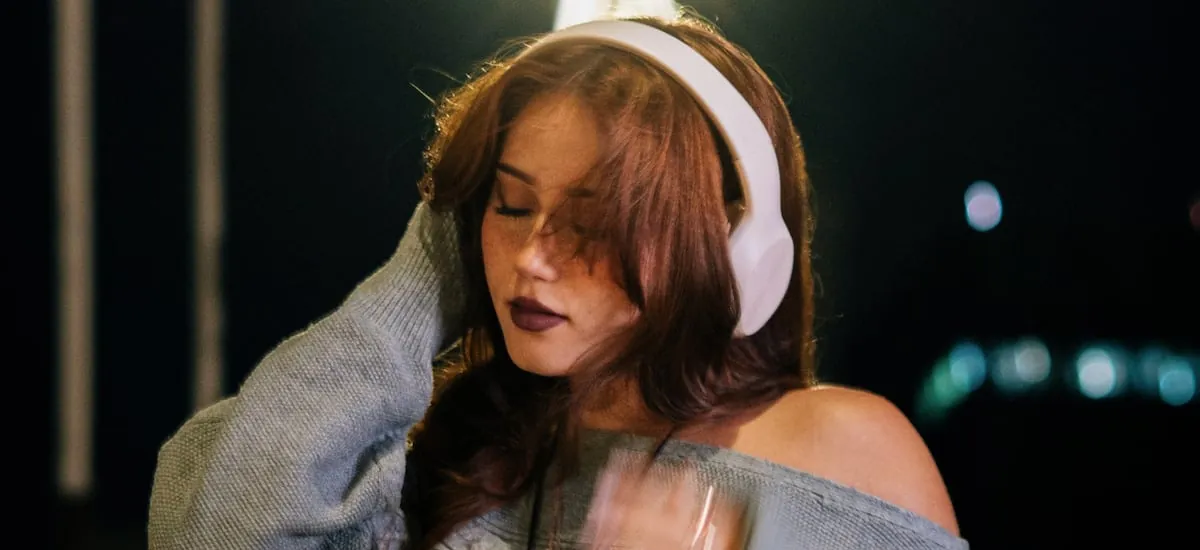 Alondra Bravo lanza “¿Qué me queda?” una declaración luminosa - La Tercera