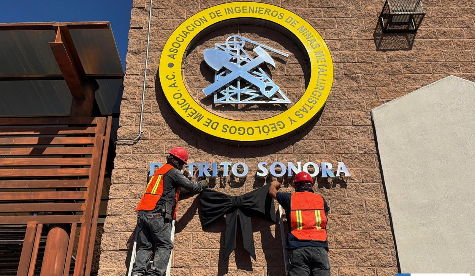 Mexicanos exigen justicia marchando en favor de mineros secuestrados y asesinados en Sinaloa