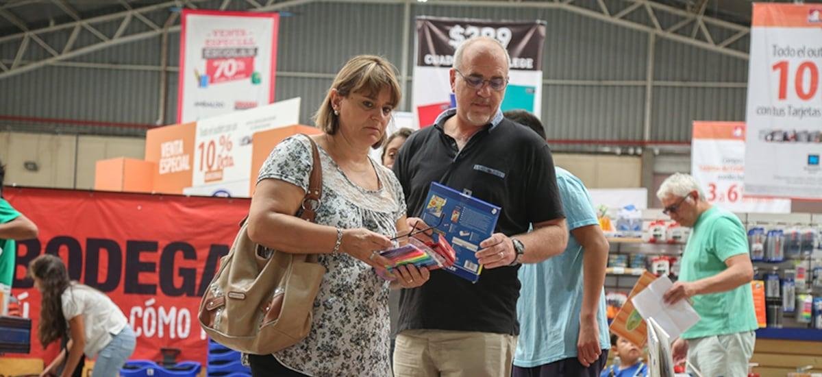 Los argentinos que llegan a Punta Arenas a comprar: “Pagamos una cuarta parte de lo que vale en Argentina”