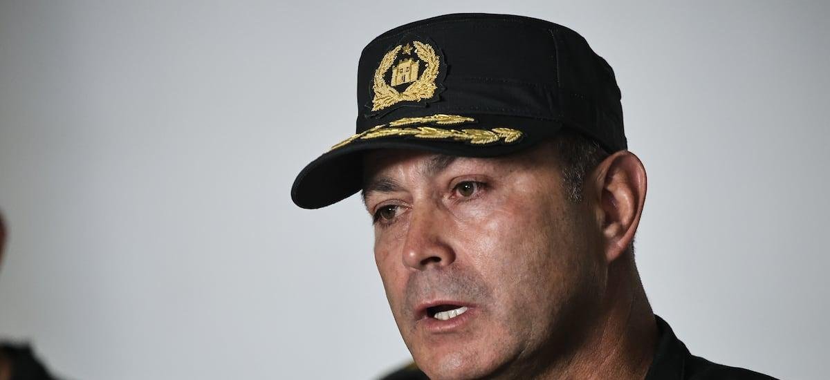 Liberaciones erróneas, fugas y detenciones de funcionarios: los “siete meses terribles” del director de Gendarmería - La Tercera