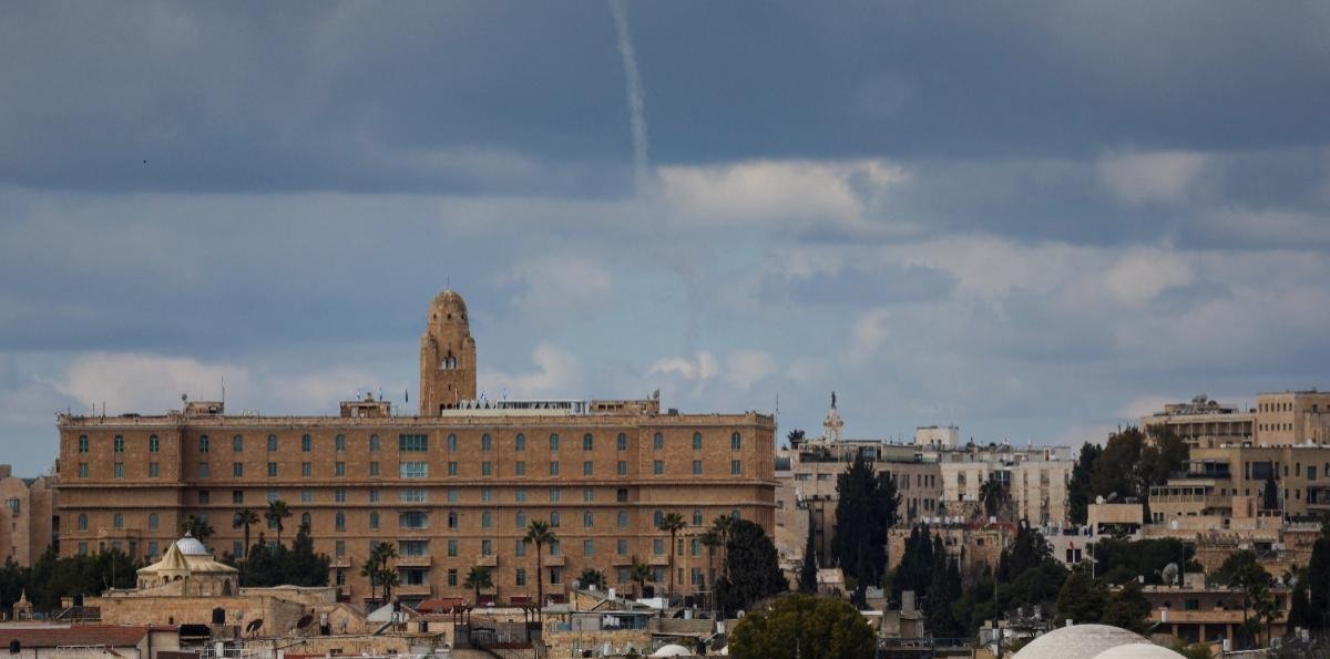 Israel detecta misiles lanzados desde Irán y llama a la población a refugiarse