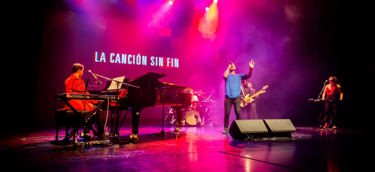 El famoso podcast sobre Charly García llega como concierto a Chile con “La Canción Sin Fin” - La Tercera