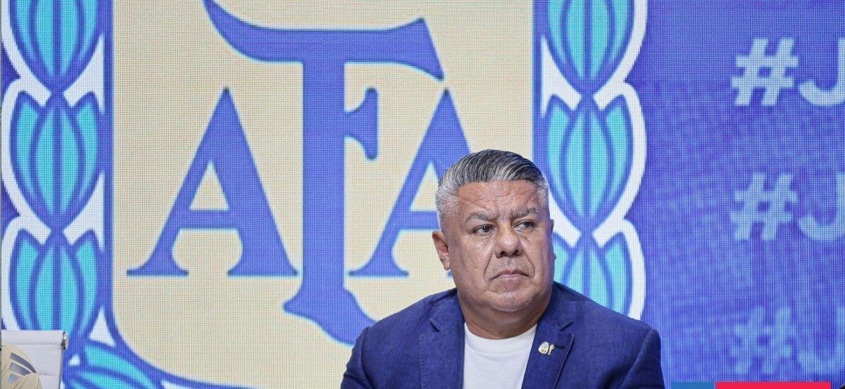 Remezón en la AFA: Justicia argentina cita a declarar a ’Chiqui’ Tapia y prohíbe su salida del país