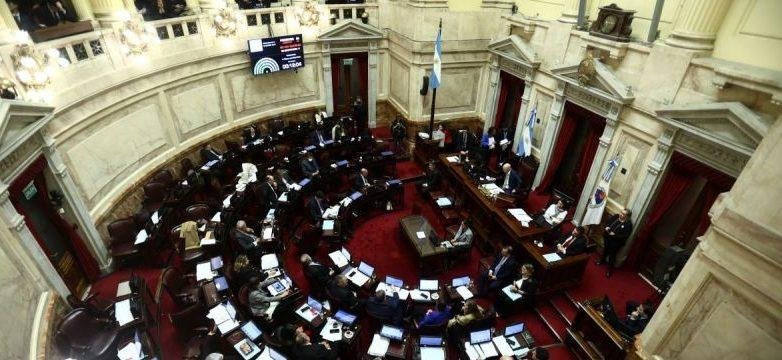 Senado aprueba reforma laboral de Milei: Proyecto pasa a revisión en la Cámara