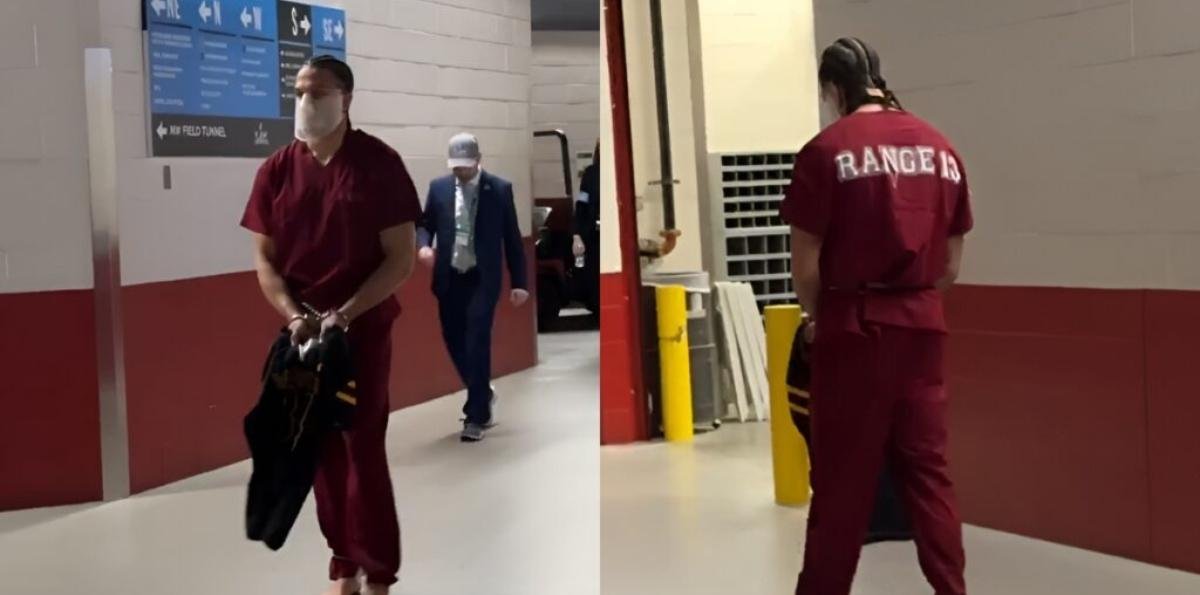 [VIDEO] Jugador de los Patriots llegó esposado, con máscara y descalzo al Super Bowl LX