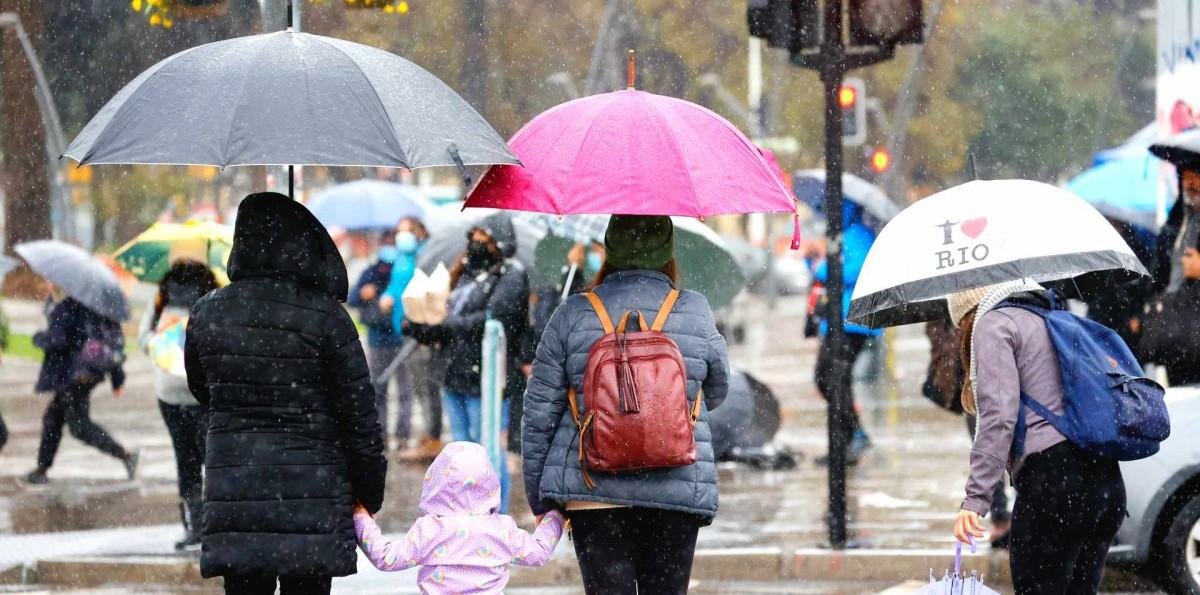 Anuncian lluvias para este lunes en la Región Metropolitana: ¿En qué sectores y a qué hora se registrarán?
