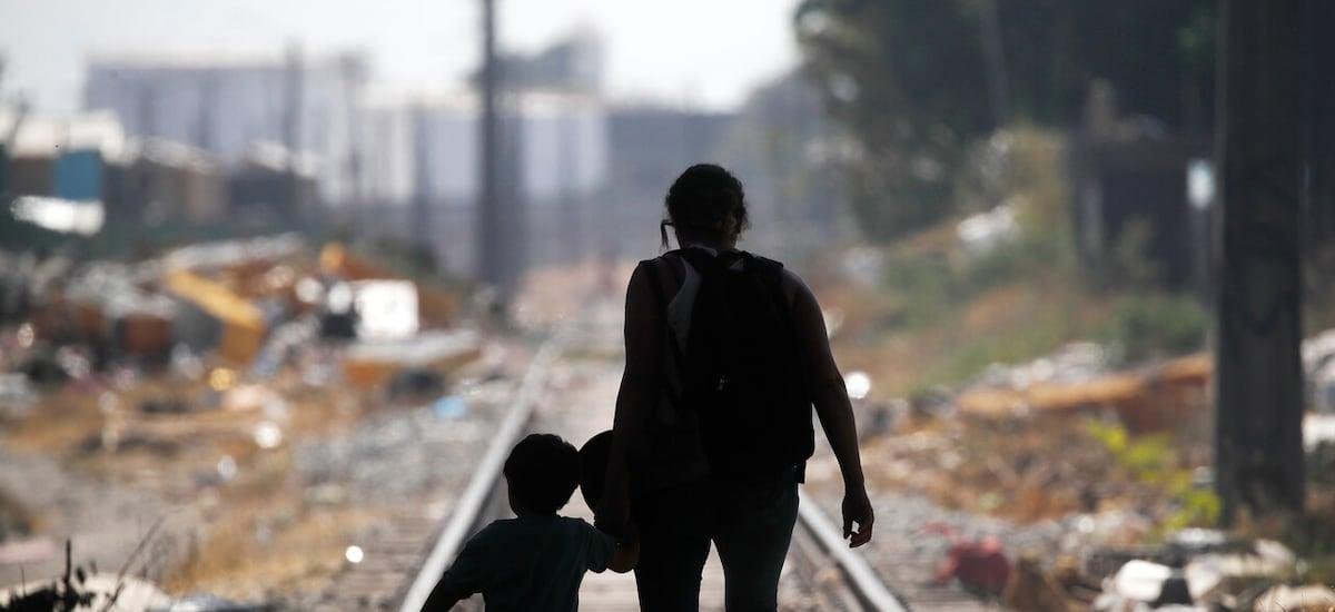 Casen 2024: Comunidades de Haití y Bolivia tienen las mayores tasas de pobreza, pero venezolanos lideran en número - La Tercera