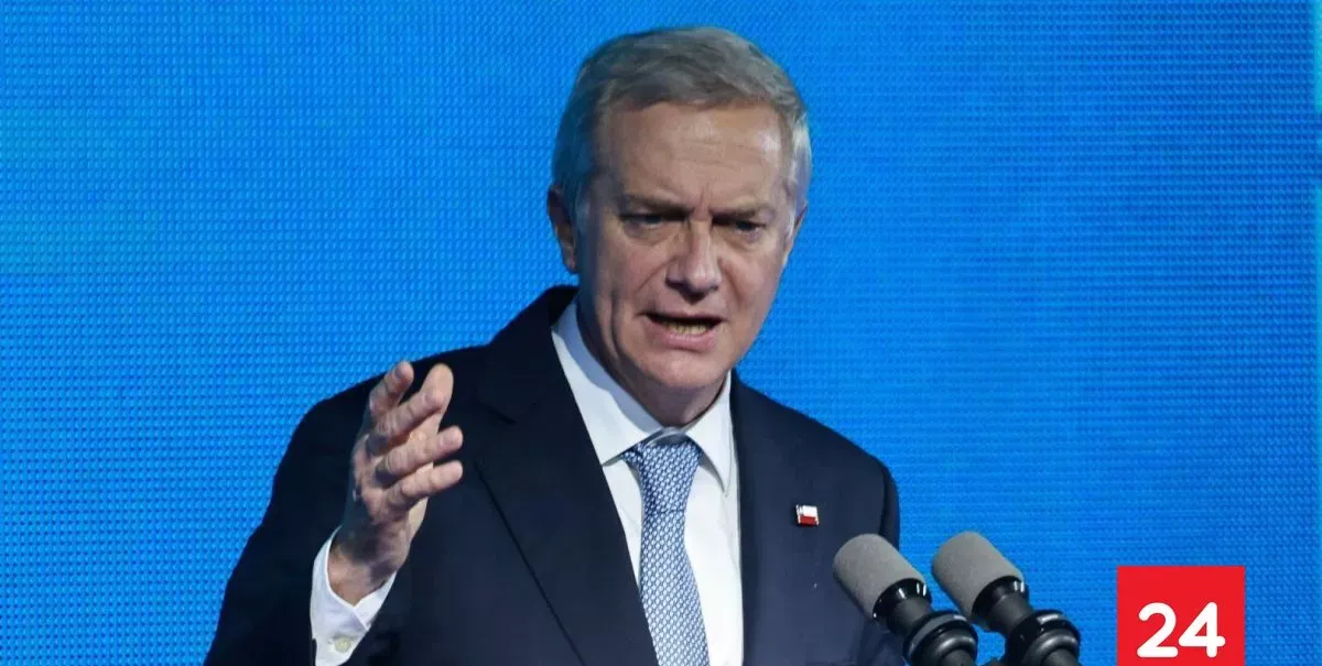 Presidente Kast califica como "metáfora" su promesa de expulsar a 300 mil migrantes el primer día de gobierno