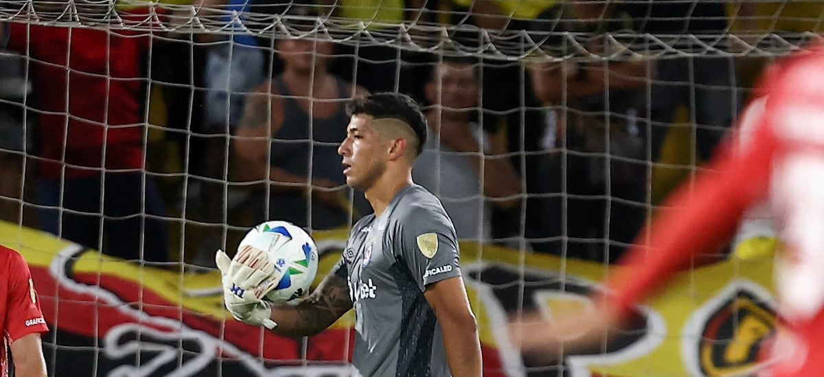 No alcanzó con los penales atajados por Brayan Cortés: Argentinos Juniors queda fuera de la Copa Libertadores - La Tercera
