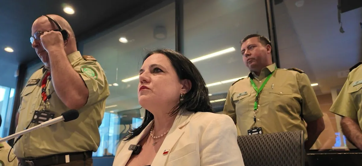 “No están solos”: el mensaje de la ministra de Seguridad a Carabineros a través de la central de comunicaciones
