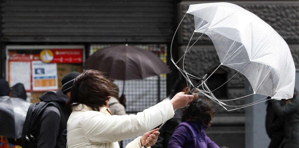 "Corriente en chorro" dejará vientos de hasta 70 km/h en cinco regiones: Meteorología emitió aviso que incluye a la RM