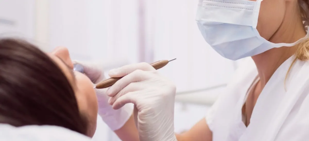 Dentista fue formalizada por negligencia en Punta Arenas: mujer perdió nueve dientes tras ser atendida - La Cuarta