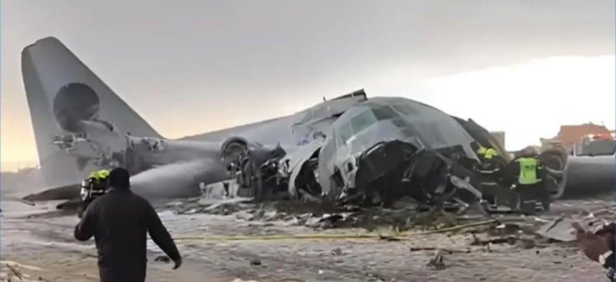 Al menos 15 muertos, 28 heridos y varios vehículos destrozados tras estrellarse avión militar en Bolivia - La Tercera