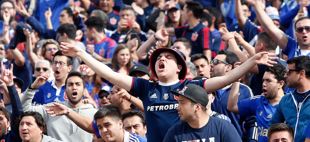 Aporte para mejorar el equipo: la insólita pregunta que Azul Azul les plantea a los hinchas de Universidad de Chile - La Tercera