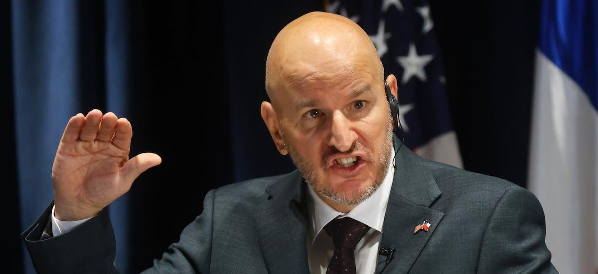 Cómo fue que la conferencia del embajador Brandon Judd activó a la Fiscalía por hackeo y detuvo operación de la ANI - La Tercera