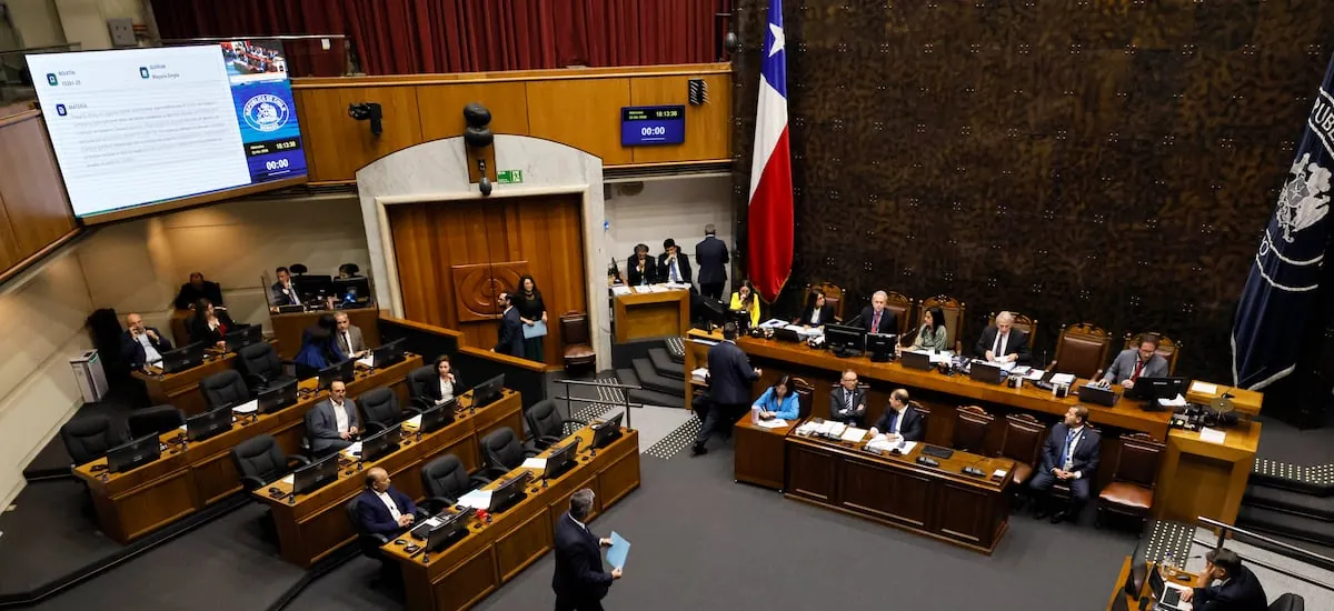 Secretaría del Senado: Socialismo Democrático pide inhabilitar decisión que deja a exministra Lobos y a Luis Rojas como únicos candidatos