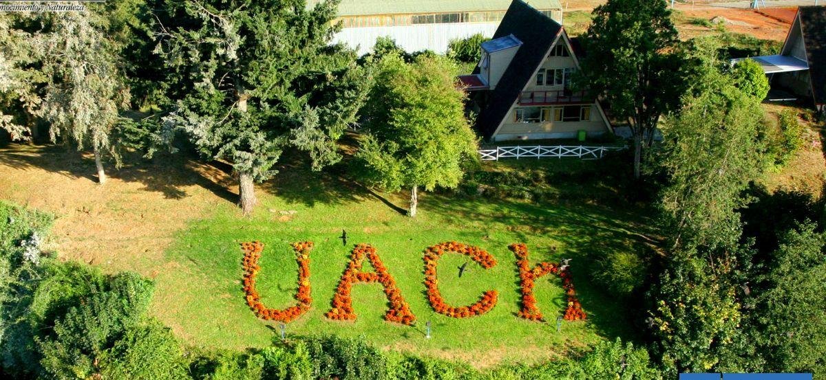 Escala conflicto en la Universidad Austral: trabajadores presentan demanda por no pago de bono anual