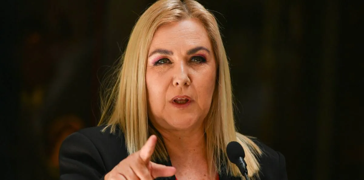 Jiles acusa a ministro Alvarado de “pirquinear votos” tras perder presidencia de la Cámara