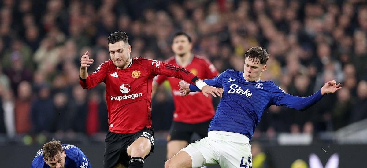 Manchester United vence a Everton para alargar su racha invicta y regresar a puestos de Champions League - La Tercera