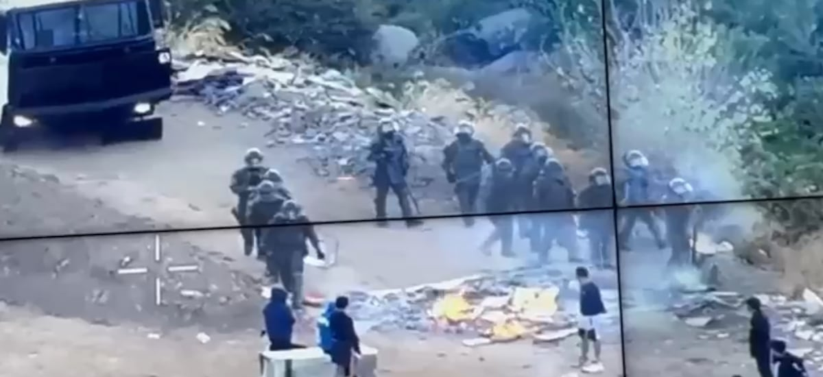 Desalojo del campamento Dignidad: pobladores instalan barricadas en el acceso para impedir operativo - La Tercera