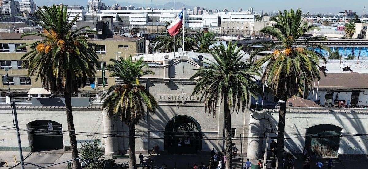 Fiscal confirma órdenes de detención contra reos fugados de la ex Penitenciaría de Santiago y apunta a “debilidades del sistema” - La Tercera