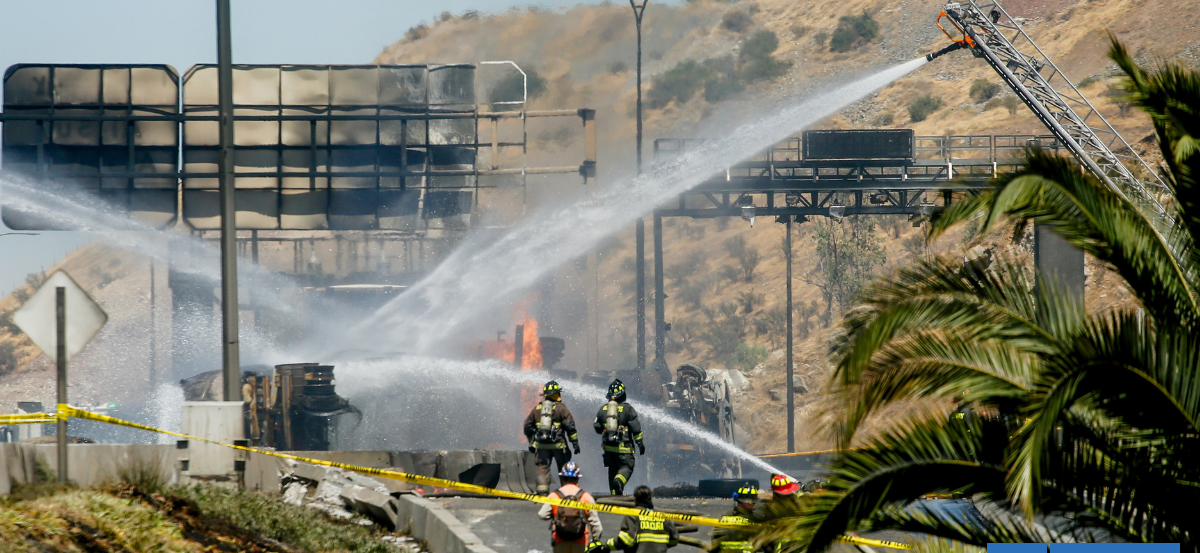 Bomberos da por finalizada la emergencia de explosión de camión de Gasco en autopista de Renca