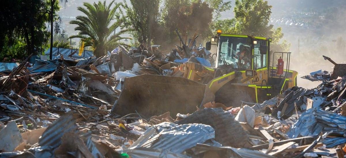 “Ya podemos hablar de ex toma Dignidad”: desalojo en campamento de La Florida suma más de 1.000 toneladas de escombros - La Tercera